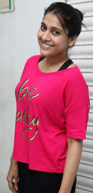 Telugu TV Anchor Rashmi Gautam Real Face Without Make Up Photos 11